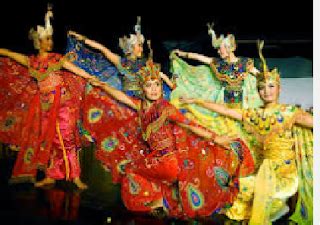 Sinonim adalah kata yang bentuknya berbeda namun arti atau pengertiannya sama atau mirip. Pengertian Seni Dan Budaya Beserta Macamnya | Seni Budaya Indonesia