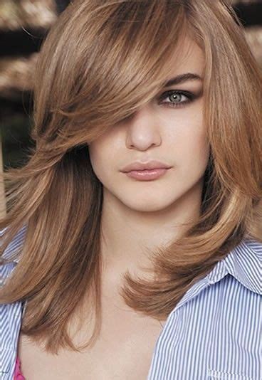 +21 coupe de cheveux femme dégradé effilé mi long : Coiffure cheveux mi long dégradé effilé