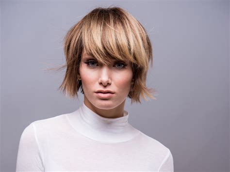 Short layered bob with fringe uk. Korte bob met laagjes en een pony | Modern kapsel