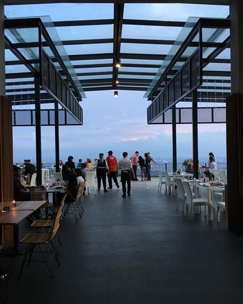 Gambar tentang 10 Tempat Makan di Dago yang Enak dan View Keren