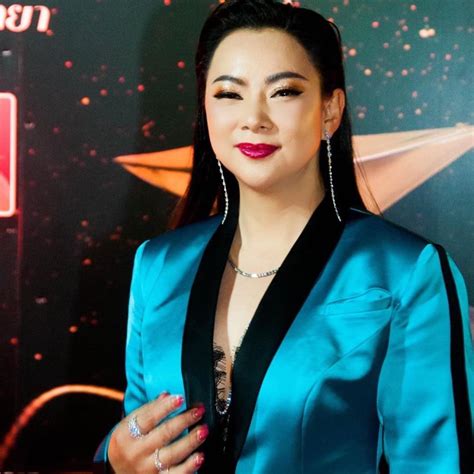 บุ๋ม ปนัดดา ใจบุญร่วมบริจาคของเล่นเด็กที่สถาบันราชานุกุล เรียกว่าเป็นงานทำบุญแบบเรียบง่ายเพื่อฉลองวันเด็ก 2564 และทำบุญ 60 ปี ของ พี่เสือ. อัลบั้มภาพ บุ๋ม ปนัดดา ฟาดเบา ๆ โดนแขวะแรง หลังขึ้นรับรางวัลพิธีกรดีเด่นแห่งปี
