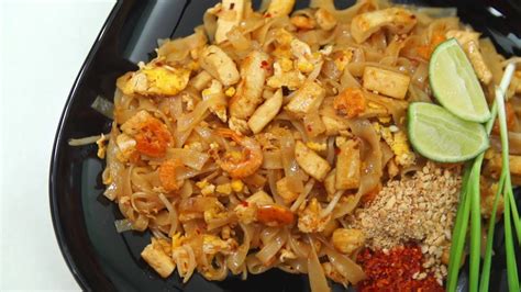 A bit similar to cantonese chow ho fun rice noodles. Resipi Pad Thai & Char Kuey Teow Yang Sedap Dan Mudah.