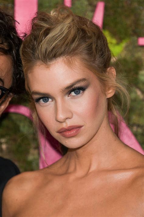 At stella's trattoria & bar, we take pride in our homemade italian dishes, courteous staff, and an impressively stylish restaurant. Stella Maxwell - Green Carpet Fashion Awards in Milan 09 ...