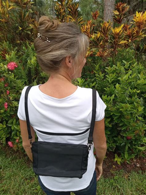 Easy Hack For Turning A Purse Into A Backpack In 3 Seconds Flat