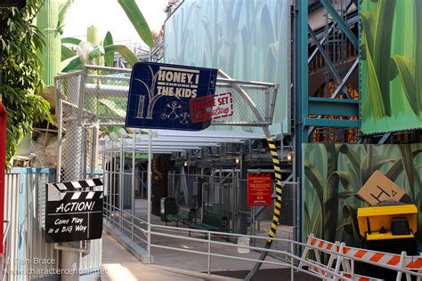 Honey I Shrunk The Kids Movie Set Adventure At Disney Character Central