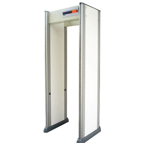 Metal detector technology was adapted to screen airline passengers. Alat Keamanan Bandara Body Scanner Metal Detector Door ...