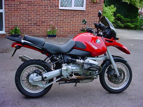 I don't have much info on the model yet, other than having read that the '99 se featured the gas tank paint a blurb from hermys.com: 1999 BMW R1100GS - Moto.ZombDrive.COM