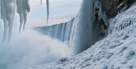 Niagara Falls Is So Cold Its A Frozen Winter Wonderland Photos News