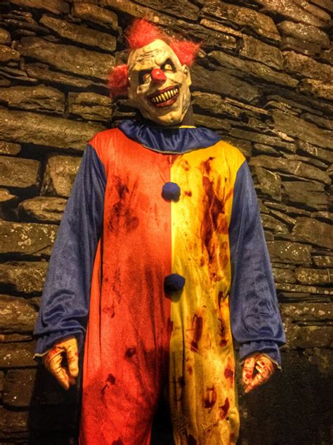 Share the best gifs now >>>. Trick or Treat WARNING: BAN children going out, parents told amid Killer Clown craze fears | UK ...