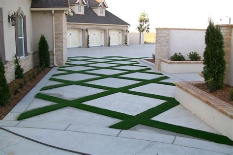 Not your everyday driveway. #synlawn | Artificial grass backyard