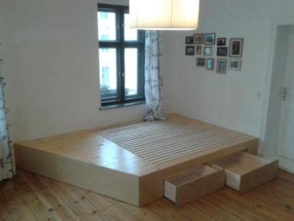Zweitens würde die bettfläche in einem podest verschwinden, wenn gerade keiner drauf schläft. Hochetage Podest Bett Möbel Sideboard Regal in Berlin - Kreuzberg | eBay Kleinanzeigen | Bett ...