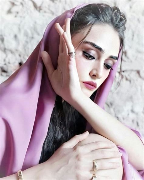 pin by zumar on ♥️haleema sultan♥️ esra bilgic foreign celebrities turkish women beautiful