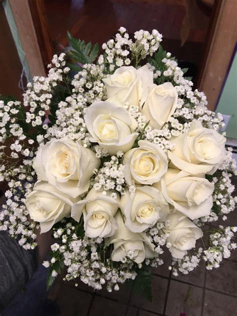 Bridal Bouquet Of All White Roses And Babys Breath Hochzeit Strauss