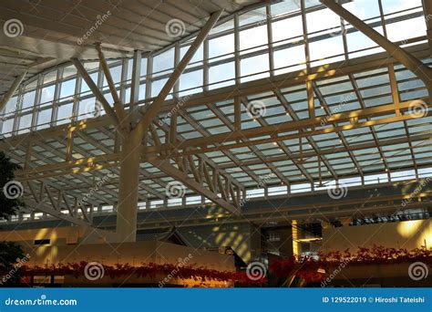 Terminal De Viajeros Internacional Del Aeropuerto De Haneda Imagen De