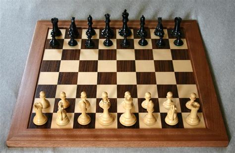 Где стоит король в шахматах Правила и история