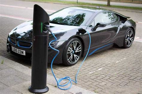 Does anyone know if the display key can be charged using a regular mains mobile phone wireless charger? Recarga tu coche eléctrico, acumula puntos, y llévate gratis un BMW i8 con Chargemaster ...