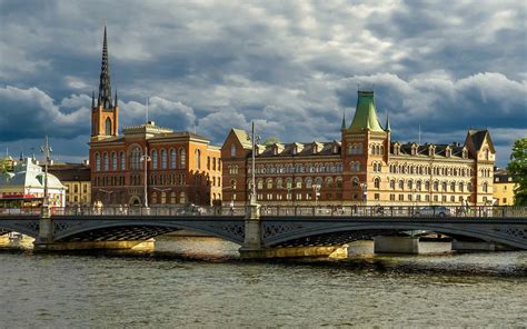 Sweden is a constitutional monarchy and a parliamentary democracy. Travel & Adventures: Sweden ( Sverige ). A voyage to Sweden, Europe - Stockholm, Göteborg, Malmö...