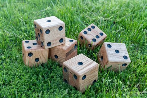 How To Make Giant Diy Yard Dice From Scrap Wood