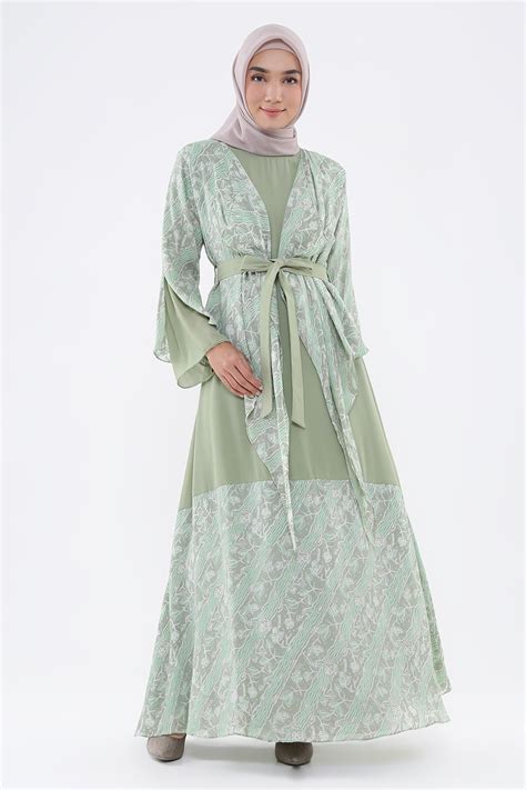Sekalian beli hijabnya juga bagus, supaya mudah memadukan warna hijab. 40 Design Model Baju Gamis Untuk Pesta Pernikahan - Ragam ...