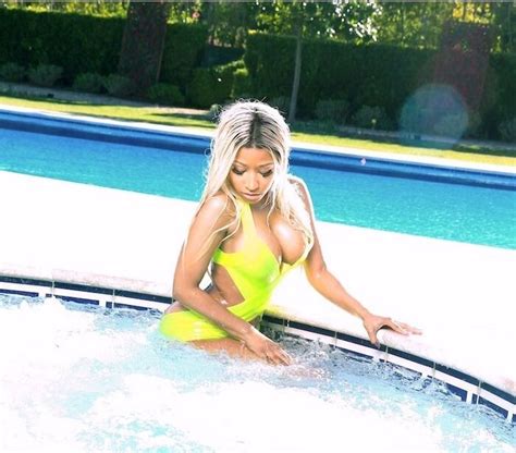 Nicki Minaj Mostr Todo Lo Suyo En Su Nuevo Video