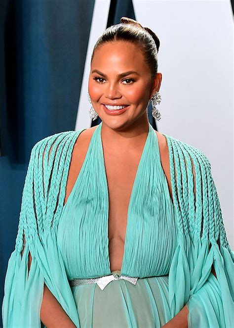 Chrissy Teigen Shirtless Has No Breast Implants In New Au Natural