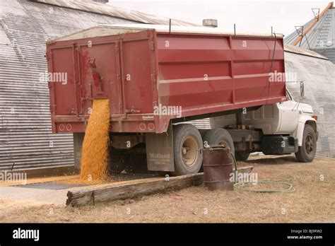 Empty Bushel Hi Res Stock Photography And Images Alamy