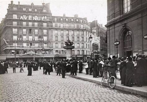 La stazione di parigi nord (in francese: Devant la gare Montparnasse, sur l'ancienne place de ...