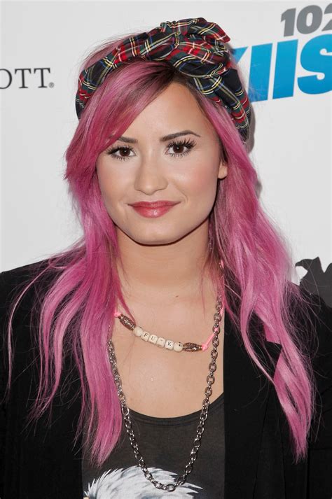 Demi Lovato Chops Off All Her Hair Debuts Sleek New Do New Idea Magazine