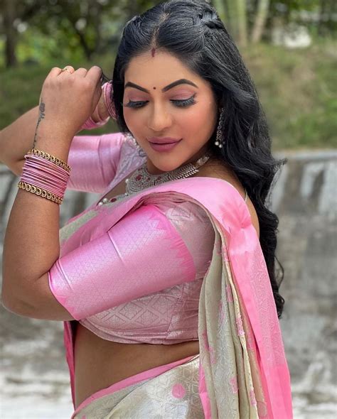 Stunning Looks Of Reshma Pasupuleti In Saree Telugu Rajyam Photos