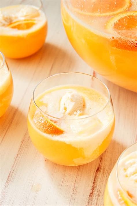 Vodka drinks are ideal for just about any occasion! 40+ Best Vodka Cocktails- Easy Vodka Mixed Drinks