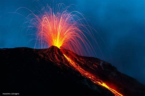 Chiuso l'aeroporto di catania per il troppo fumo. Volcanoes in Sicily: Vulcano, Stromboli, Etna | Visit ...