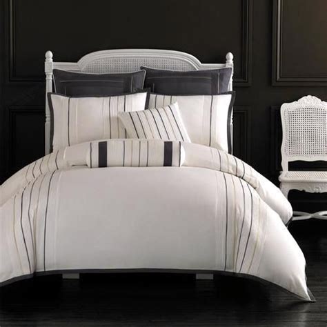 Looking for small bedroom ideas to maximize your space? modern comforters and bedding | ... and black newlywed bed ...