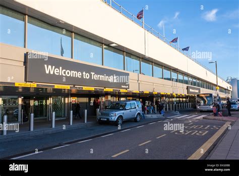Heathrow Airport Exterior Hi Res Stock Photography And Images Alamy