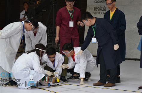 This poster should describe how the car is powered by the chemical reaction, the unique features of the car, and environmental and safety features in the design. Chem-E-Car Competition® | AIChE
