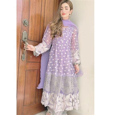 Pin By 𝙈𝙤𝙧𝙣𝙞𝙣𝙜 𝙎𝙩𝙖𝙧シ︎ On Nawal Saeed Stylish Dress Book Trending