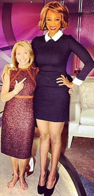 I Knew Tyra Banks Was Tall But Seriously A Tiny Katie Couric Tweets Hilarious Picture Of