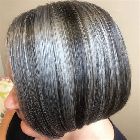 Unlike highlights, which lighten strands of the hair, lowlights tend to resist fading or oxidizing as they rely on deeper tones to help grays blend in. Images Gray Hair With Lowlights | Hairsjdi.org