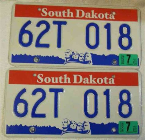 2002 South Dakota Car License Plates 62t 018 Pair