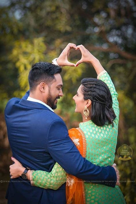 couple photography indian indian wedding photoshoot happyshappy this video offers photo
