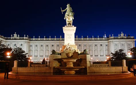 The city has almost 3.4 million inhabitants and a metropolitan area population of approximately 6.7 million. Royal Palace of Madrid - Spain Wallpaper (33604358) - Fanpop