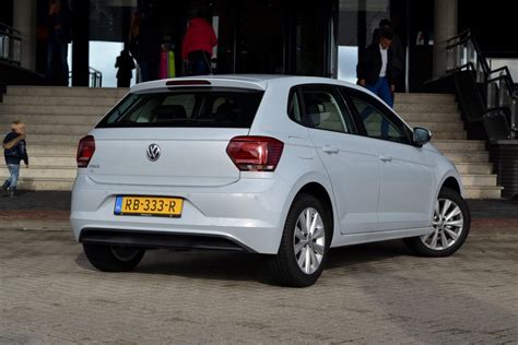 The facelift model comes with minor exterior tweaks like gti inspired front. Test Volkswagen Polo 1.0 TSI 95pk Highline DSG ...