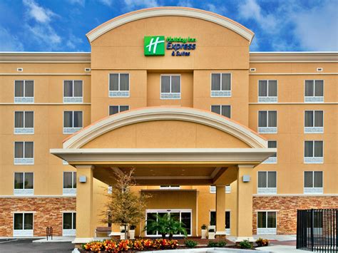 The hotel's location and amenities are sure to please busy corporate travelers. Holiday Inn Express & Suites Largo-Clearwater Hotel in ...