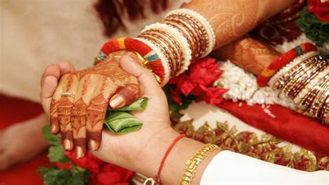 Hindu Wedding Rituals Meaning And Significance Of Saat Phere