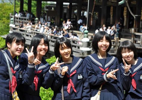 It is the biggest challenge to the students of english. Several Problems Japanese Students Face When Learning ...