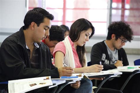 México 50 De Los Universitarios Estudian Y Trabajan Al Mismo Tiempo