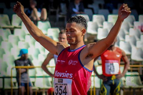 Wayde van niekerk (l) of south africa wins the mens 400m final ahead of kirani james of grenada and lashawn merritt of the united states on day 9 of the rio 2016 olympic games at the olympic. Wayde van Niekerk returns with a win - Bloemfontein Courant