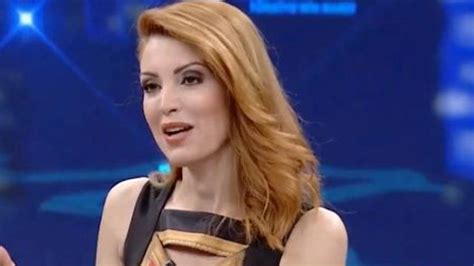 Liseden mezun olduktan sonra boğaziçi üniversitesi siyaset bilimi bölümünde okudu. Nagehan Alçı'ya sosyal medyada 'İmamoğlu' tepkisi ...