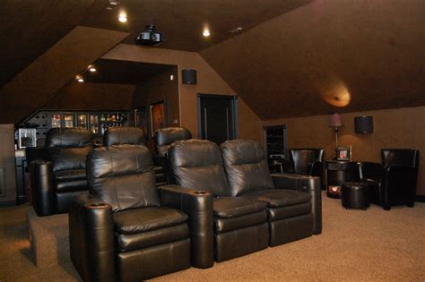 This brooklyn townhouse features an ultramodern home theater installed by the experts by dtv installations. Comfy Home Theater Featuring Granite Bar - CMI ...