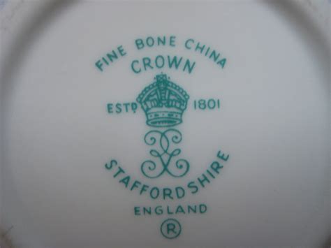 Fine Bone China Crown Staffordshire Pill Trinket Box With A Fox Hunt
