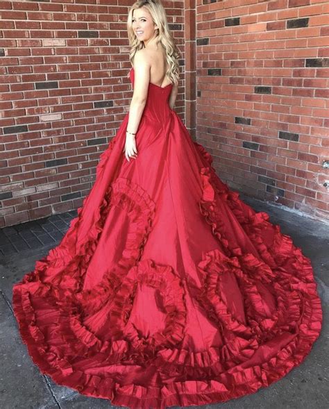 Pin By 💕 Reveuse💕 On ⭐️ Red Passion ⭐️ Best Prom Dresses Ball Gowns Prom Prom Dresses Ball Gown